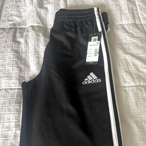 Boys Adidas active pains. Size L 14-16